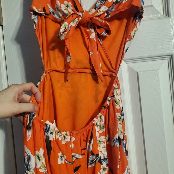 Floral Open Back maxi! - Picture 3 of 4